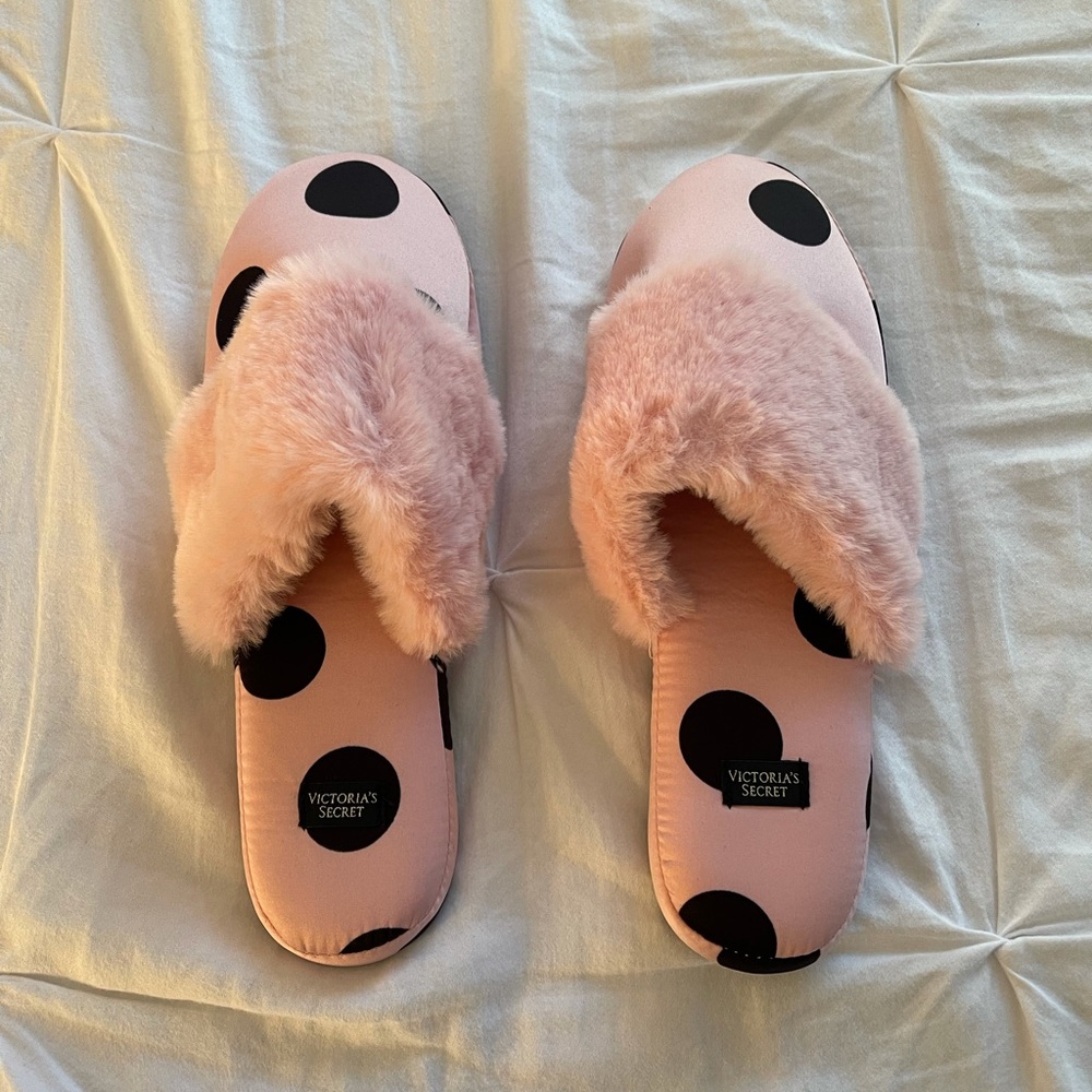 VICTORIA SECRET SLIPPERS